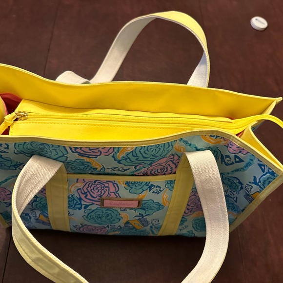 Lilly Pulizner  Delta Rose Tote - Picture 4 of 5